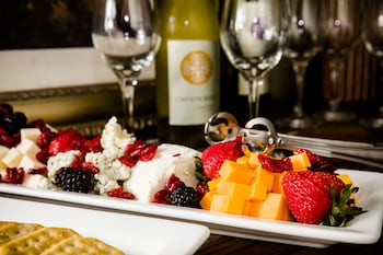 Seven Gables, St. Louis West, A Tribute Portfolio Hotel,Clayton>>Brentwood,4 star