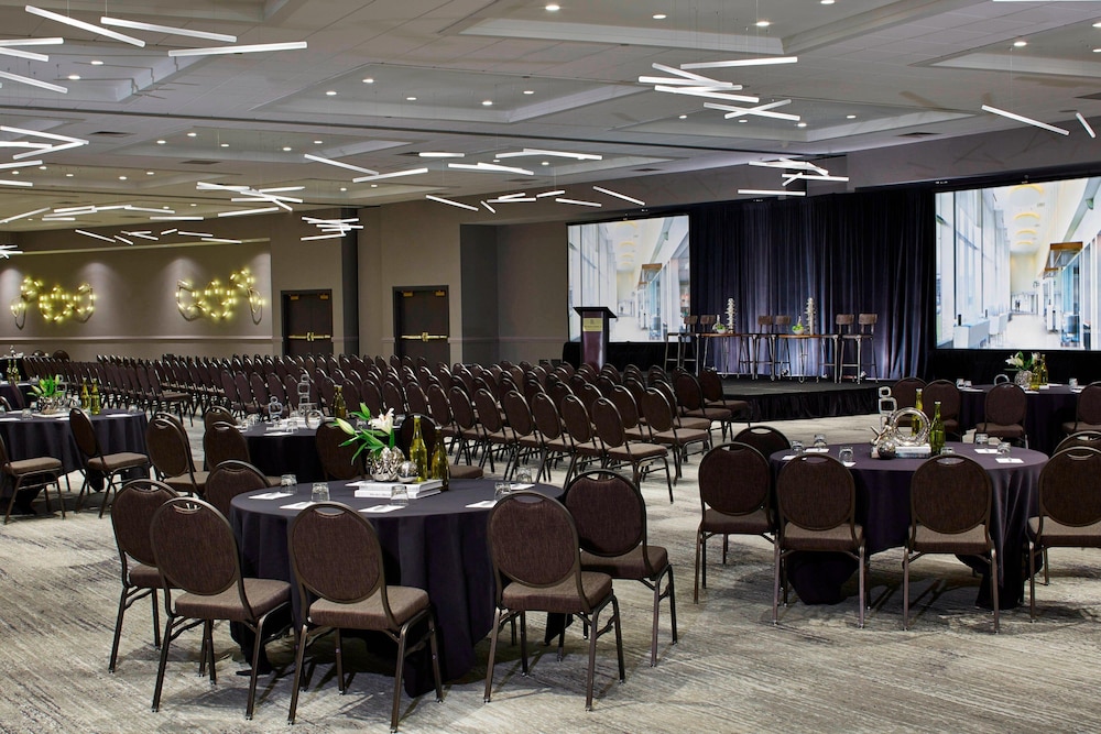 renaissance st louis airport hotel