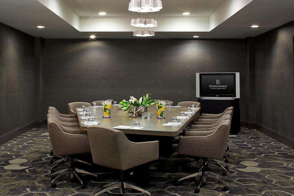 renaissance st louis airport hotel