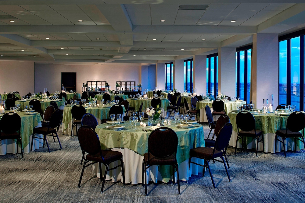 renaissance st louis airport hotel
