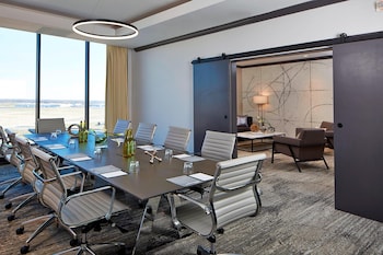 renaissance st louis airport hotel