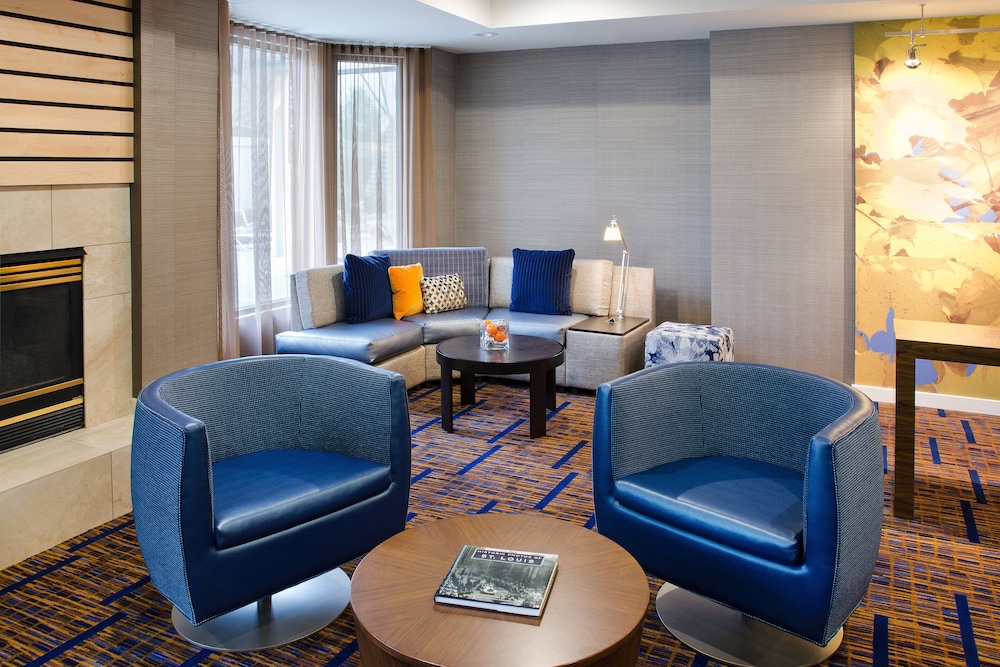 courtyard st louis airport earth city