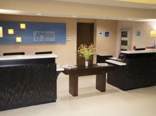 elimwood hotel a ramada by wyndham