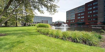 Elimwood Hotel, A Ramada By Wyndham,St. Louis>>Maryland Heights,3 star