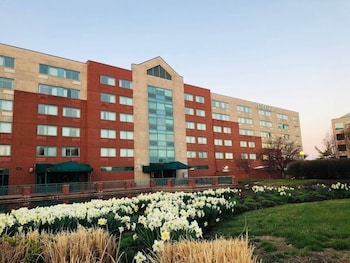 Elimwood Hotel, A Ramada By Wyndham,St. Louis>>Maryland Heights,3 star