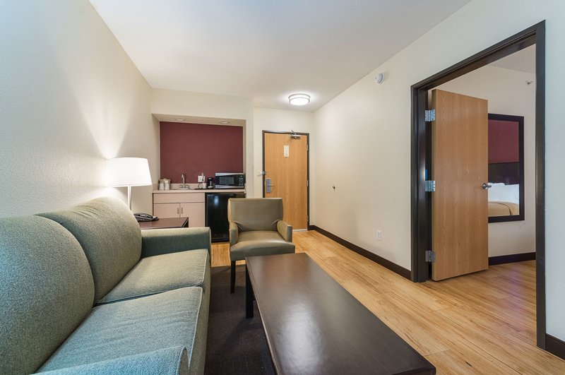 red roof inn st louis troy il