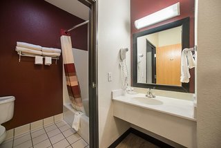 red roof inn st louis troy il