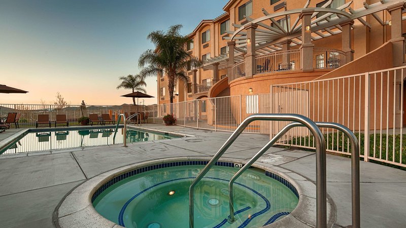 Best Western Plus Lake Elsinore Inn & Suites