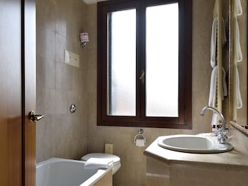 amadeus hotel