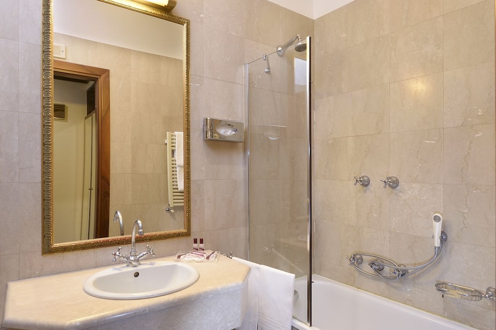 amadeus hotel
