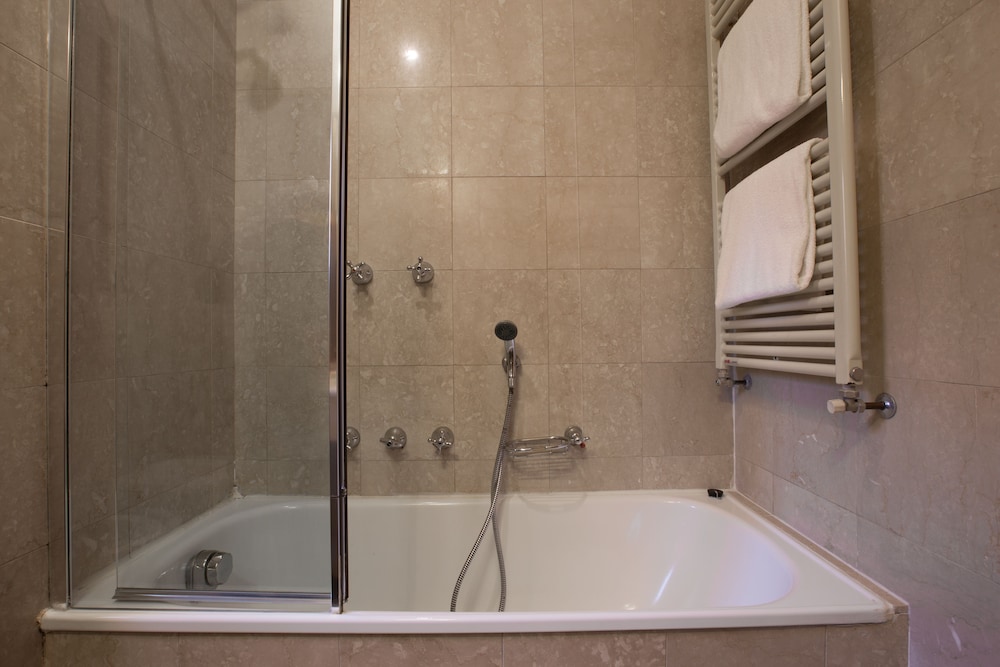 amadeus hotel