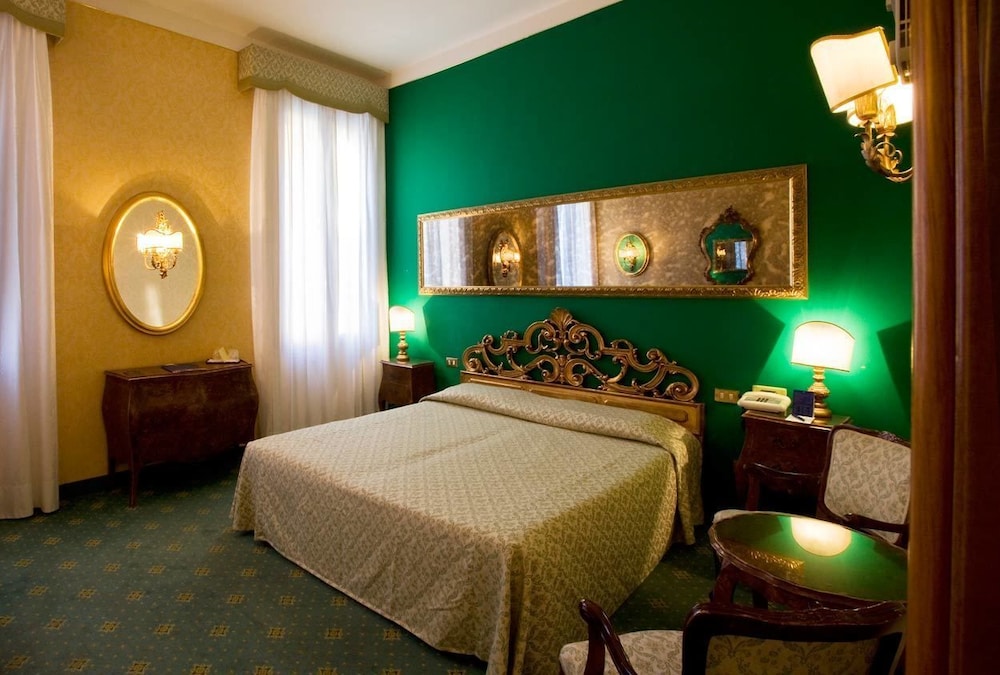 amadeus hotel