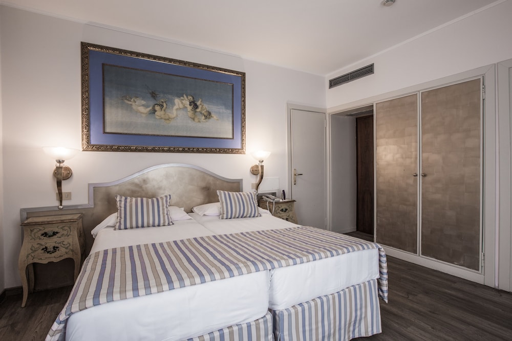 amadeus hotel