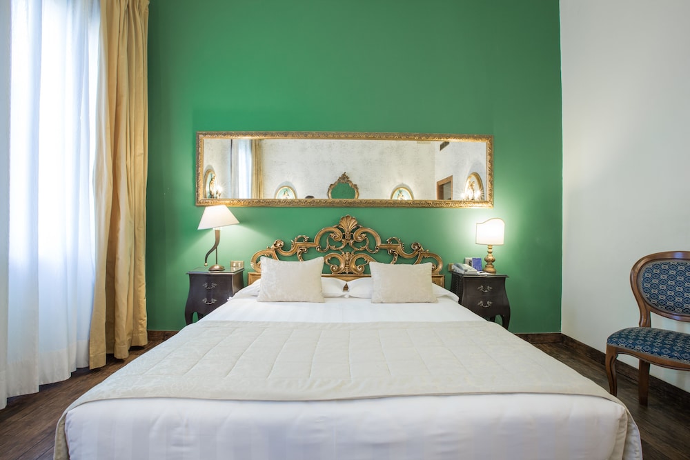 amadeus hotel