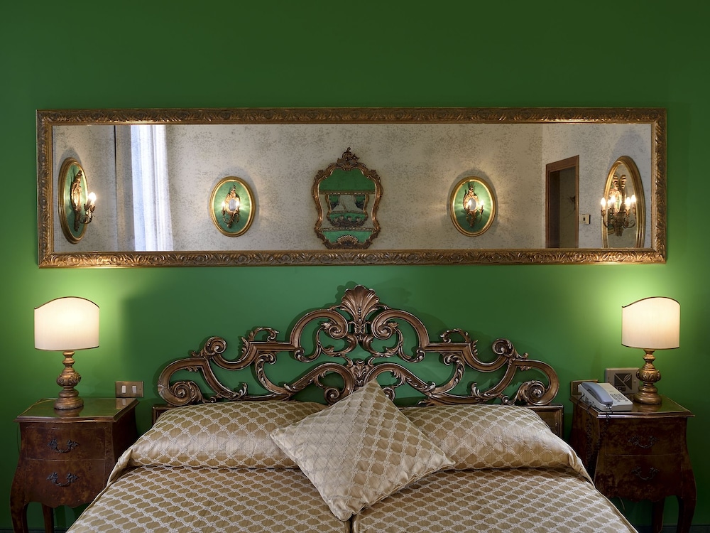 amadeus hotel