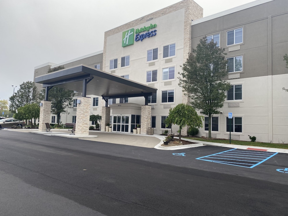 holiday inn express wixom by ihg