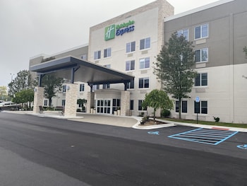 holiday inn express wixom by ihg