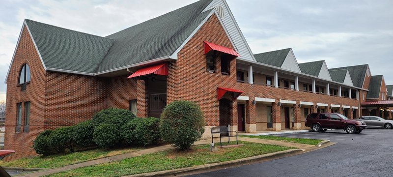 red roof inn and suites cornelius