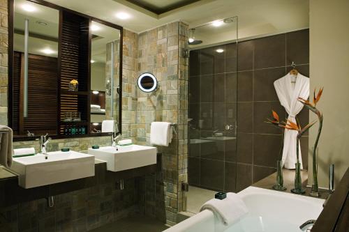 Sofitel Mauritius L'imperial Resort & Spa,Flic-En-Flac>>Black River,5 star