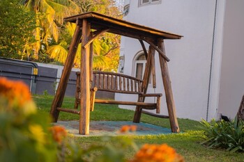 Gold Beach Resort,Chemin Grenier>>Black River,3 star