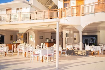 Gold Beach Resort,Chemin Grenier>>Black River,3 star