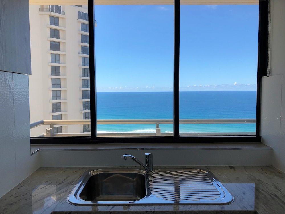 beachcomber surfers paradise