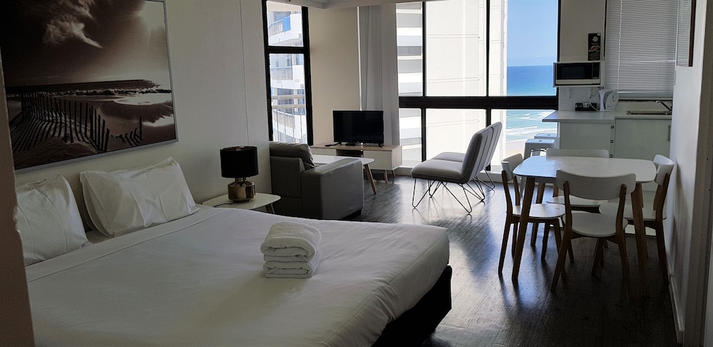 beachcomber surfers paradise