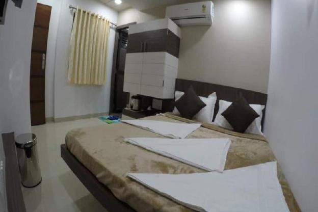 hotel ideal vadodara