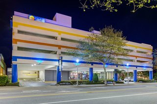 Coastal Hotel And Suites Virginia Beach Oceanfront,Near Nightmare Mansion,3 star