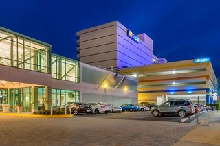 Coastal Hotel And Suites Virginia Beach Oceanfront,Near Nightmare Mansion,3 star