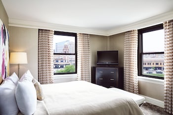 the raphael hotel autograph collection