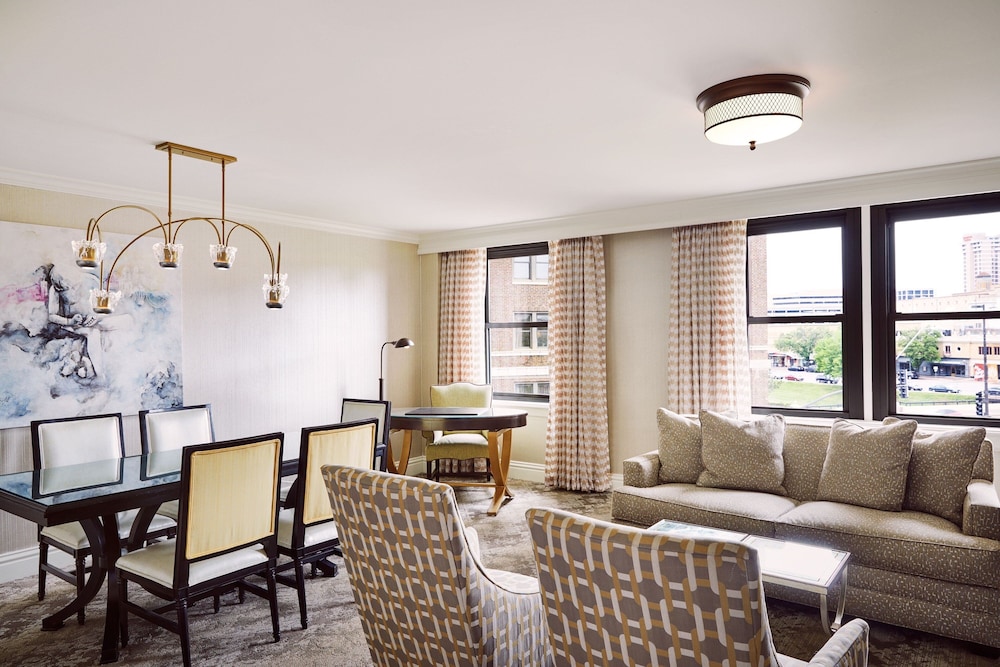 the raphael hotel autograph collection