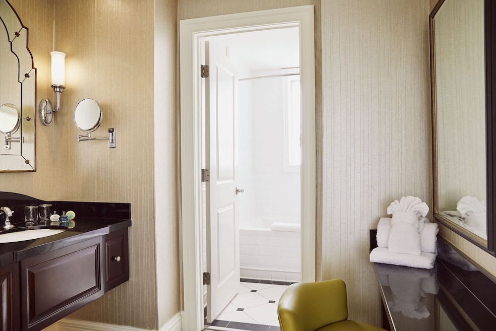 the raphael hotel autograph collection