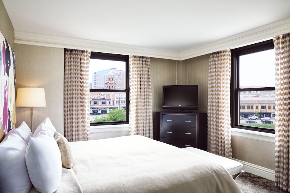 the raphael hotel autograph collection