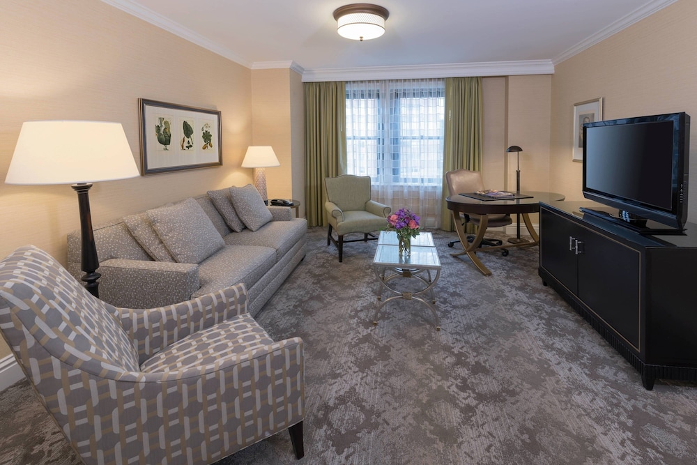 the raphael hotel autograph collection