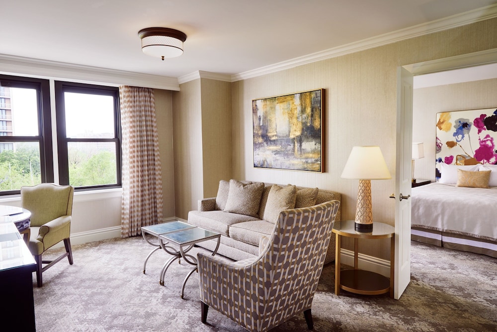 the raphael hotel autograph collection