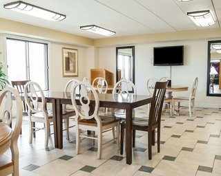 econo lodge kansas city downtown north