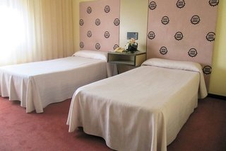 hotel sercotel cuatro postes