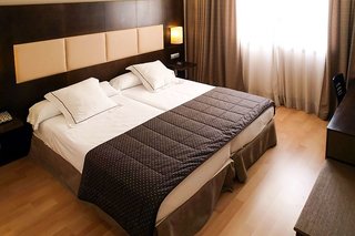 hotel sercotel cuatro postes