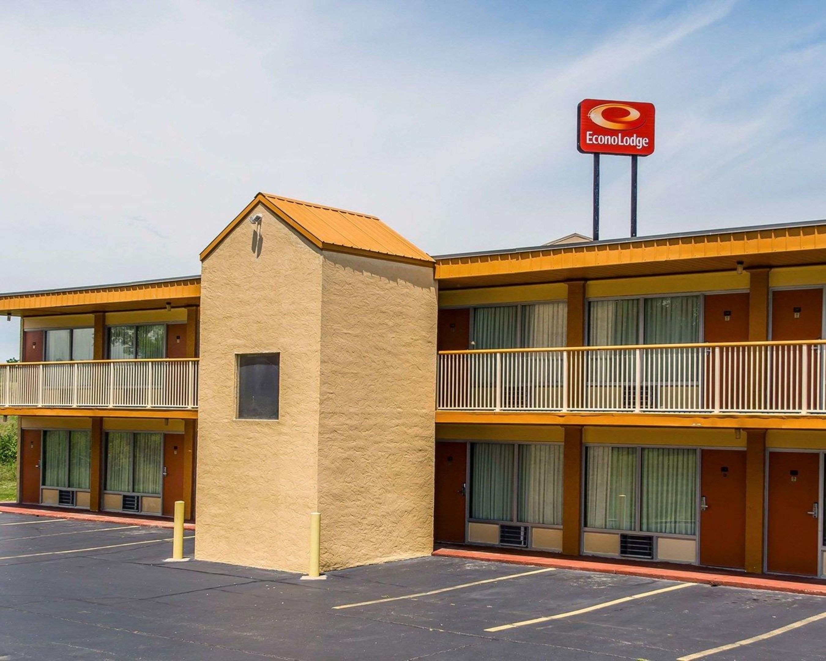 red roof inn walton richwood