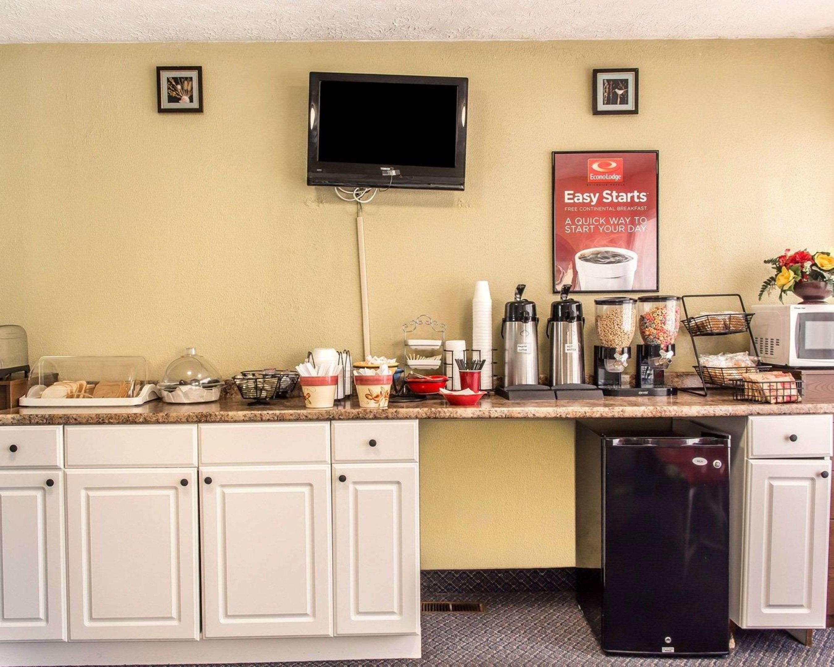 red roof inn walton richwood