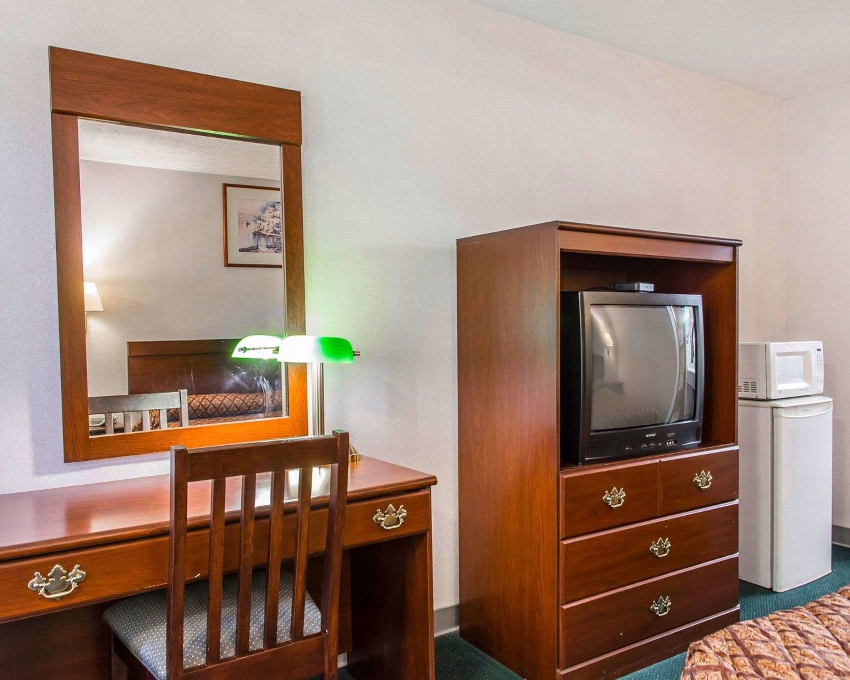 red roof inn walton richwood