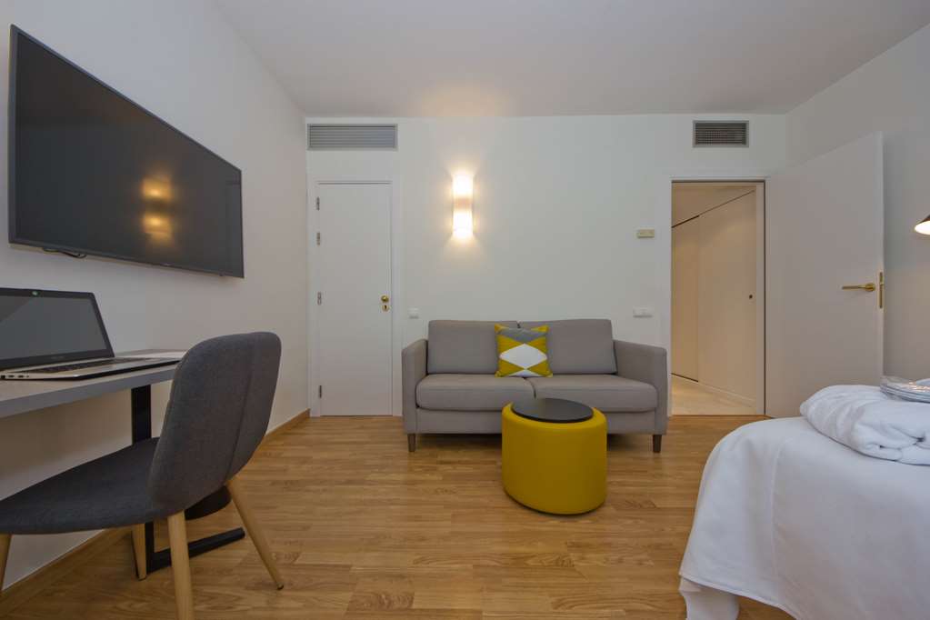 aparthotel atenea valles