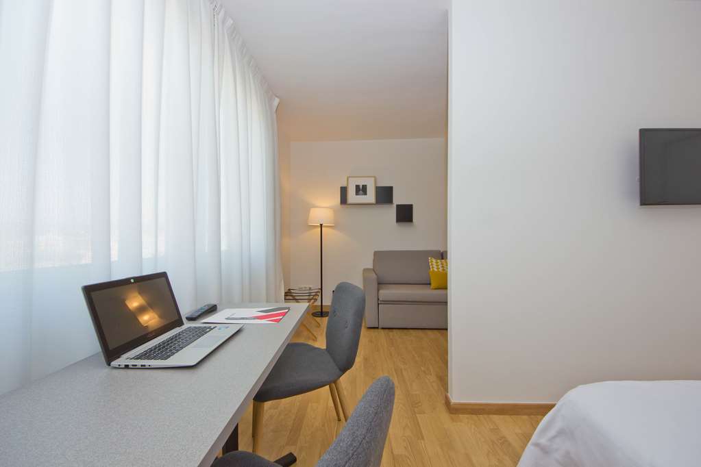 aparthotel atenea valles