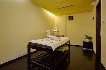 Flora Airport Hotel And Convention Centre Kochi,,4 star
