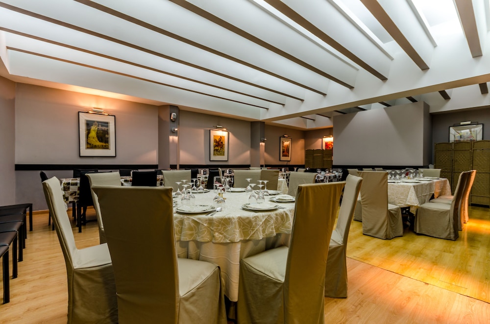 virgen de los reyes hotel