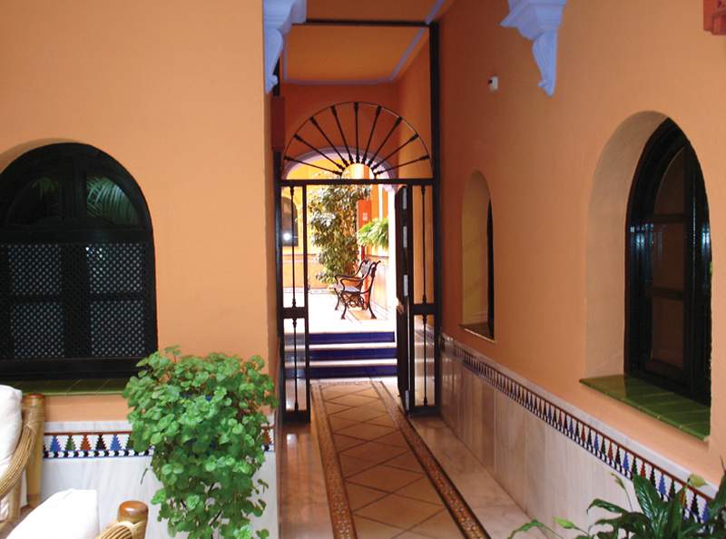 hotel patio de la alameda