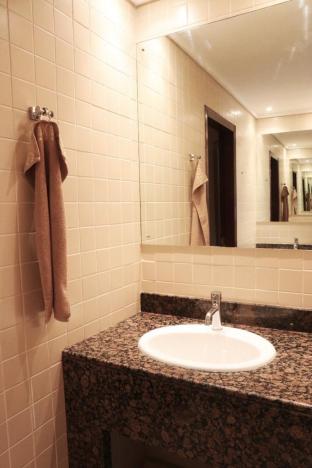bollywood beach hostel jbr