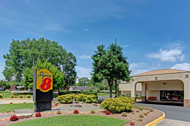 super 8 by wyndham williamsburg historic area