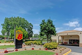 super 8 by wyndham williamsburg historic area